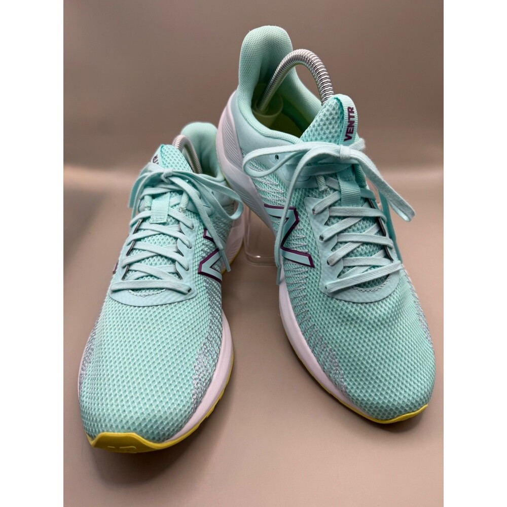 New Balance Ventr v1 Womens Sz 9 Aqua Green White Athletic Running Sneakers